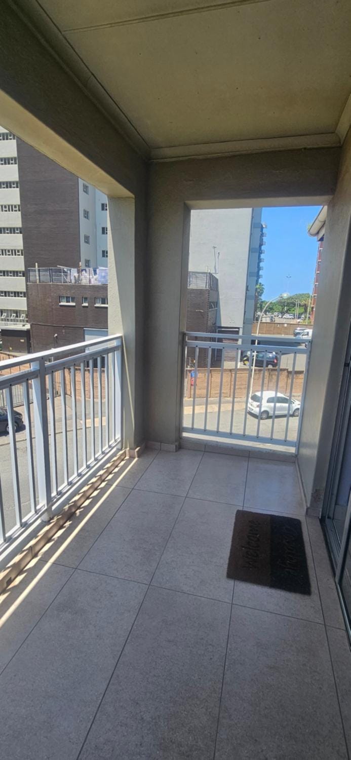 Durban Beach Getaway - Summersands, Inverter for load shedding, free wifi & free Parking, Newly upgraded bathrooms!!! Apartment in Durban