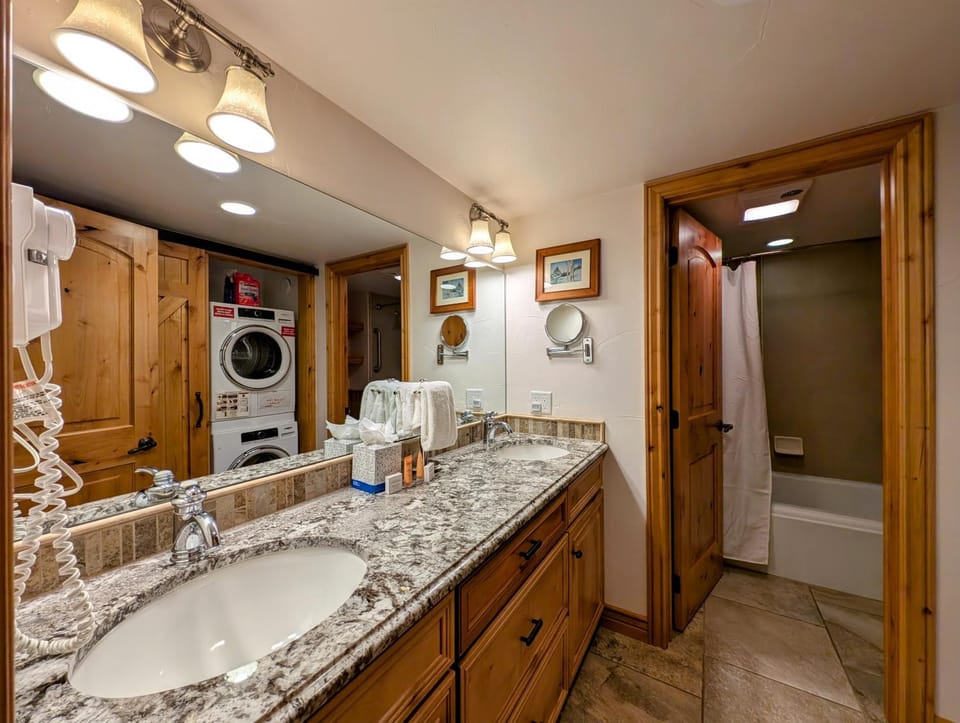 Ski Run 501 by SummitCove Lodging in Colorado House in Keystone