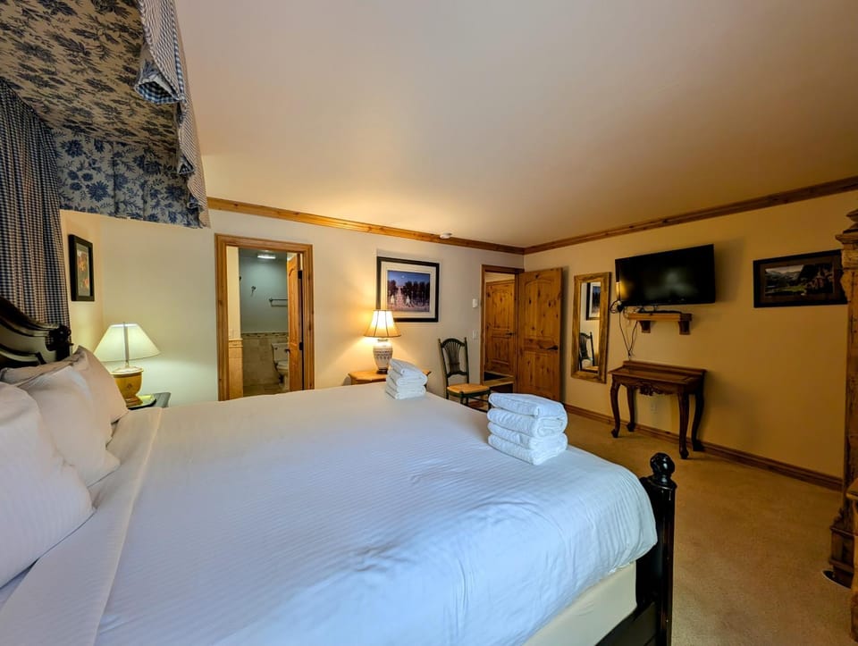 Ski Run 501 by SummitCove Lodging in Colorado House in Keystone
