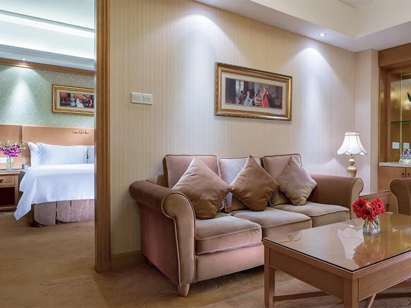 Vienna International Hotel - Long Hua Wan Zhong Cheng Branch Hotel in Shenzhen