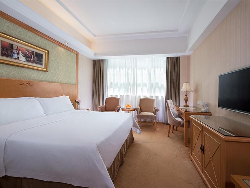 Vienna International Hotel - Long Hua Wan Zhong Cheng Branch Hotel in Shenzhen