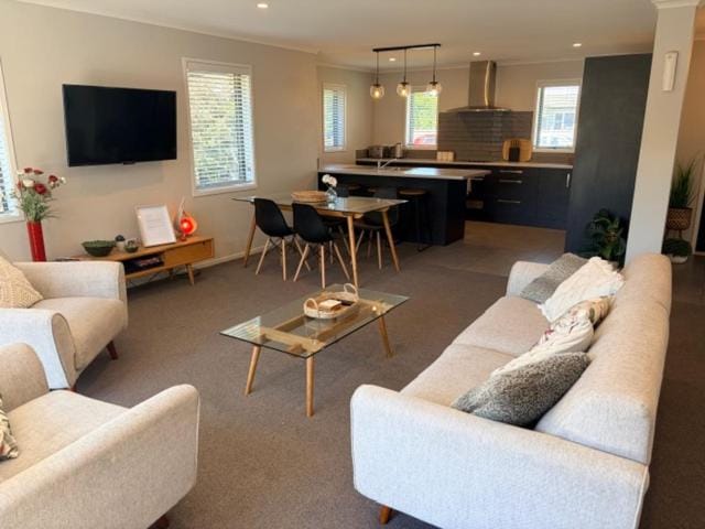 Stunning Modern Retreat House in Hastings
