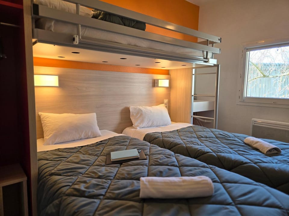 Bed, Bedroom, bunk bed