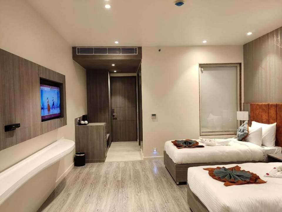 Hotel Deep Clarks Inn Lucknow Hotel in Lucknow