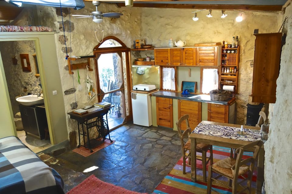 Photo of the whole room, Decorative detail, Dining area