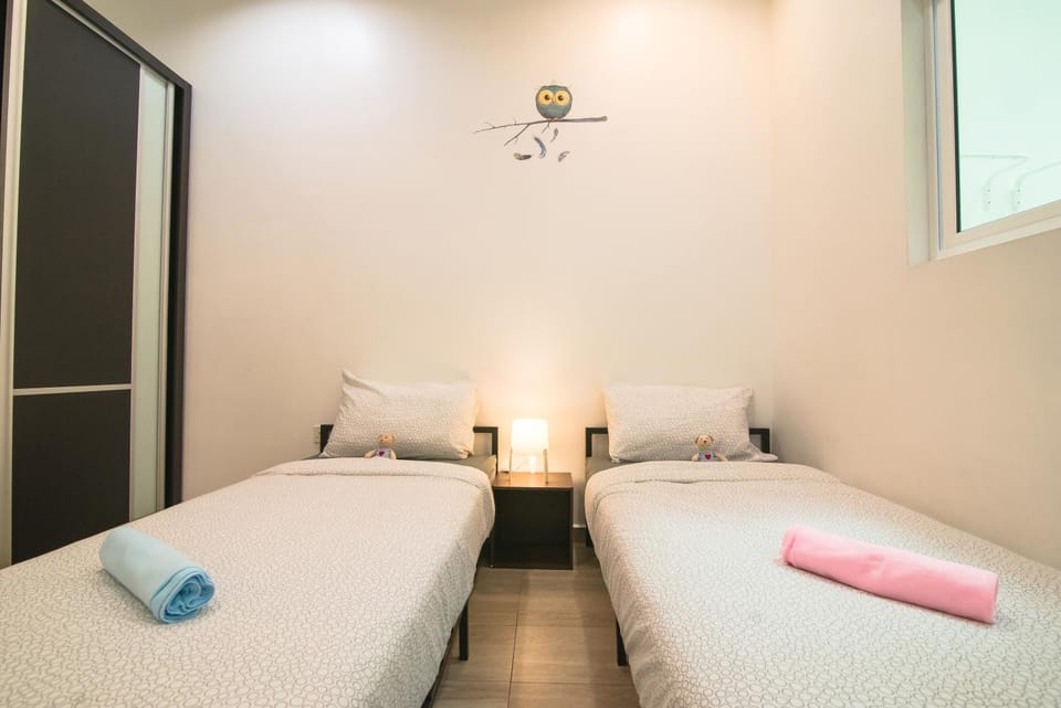 Photo of the whole room, Bedroom