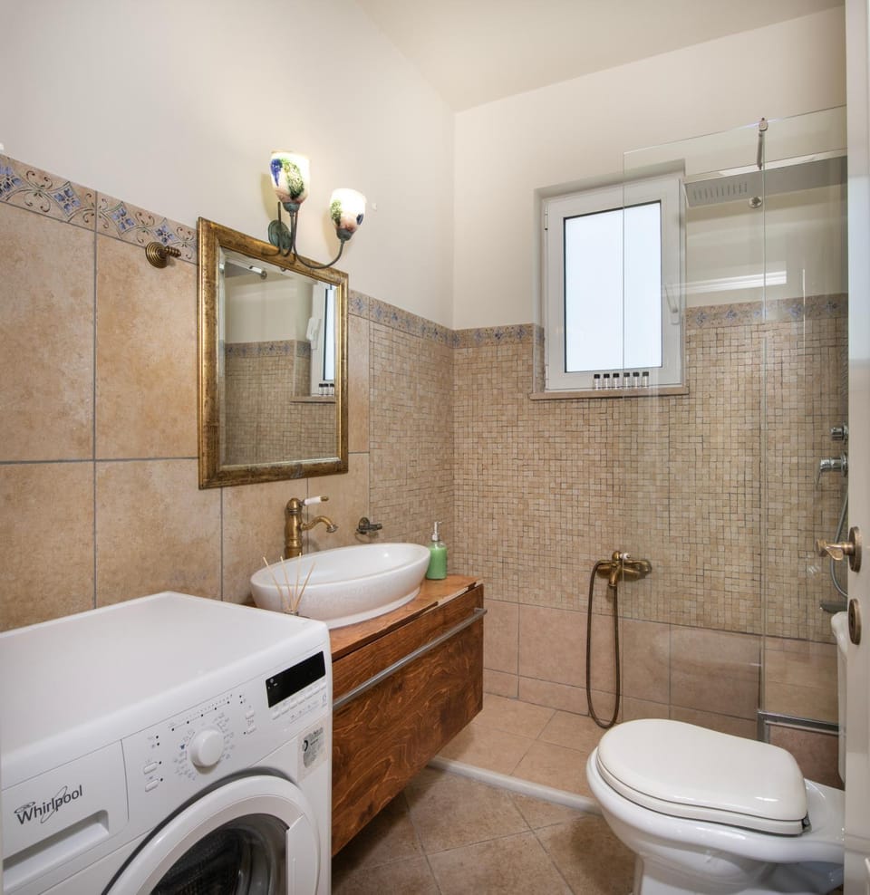 Shower, Toilet, Bathroom, washing machine