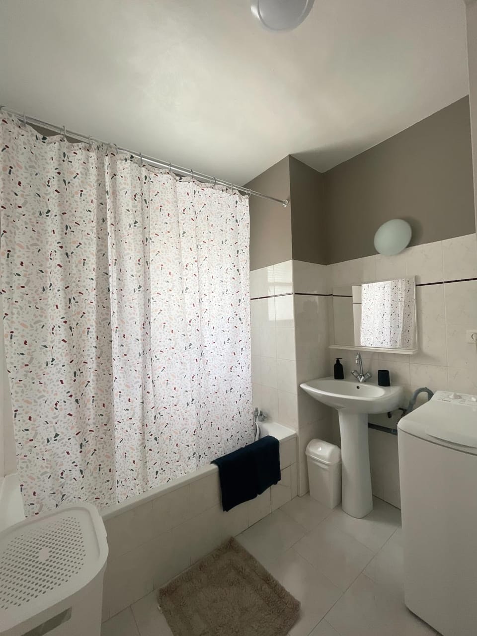 Bathroom, towels