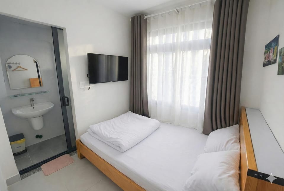 Bed, Bathroom, TV and multimedia, Photo of the whole room, Bedroom