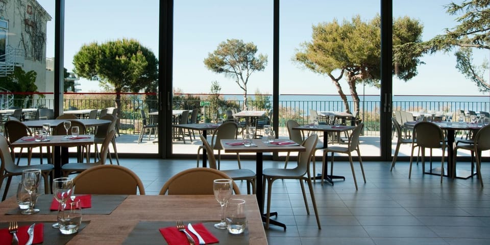 Restaurant/places to eat, Restaurant/places to eat, Meals
