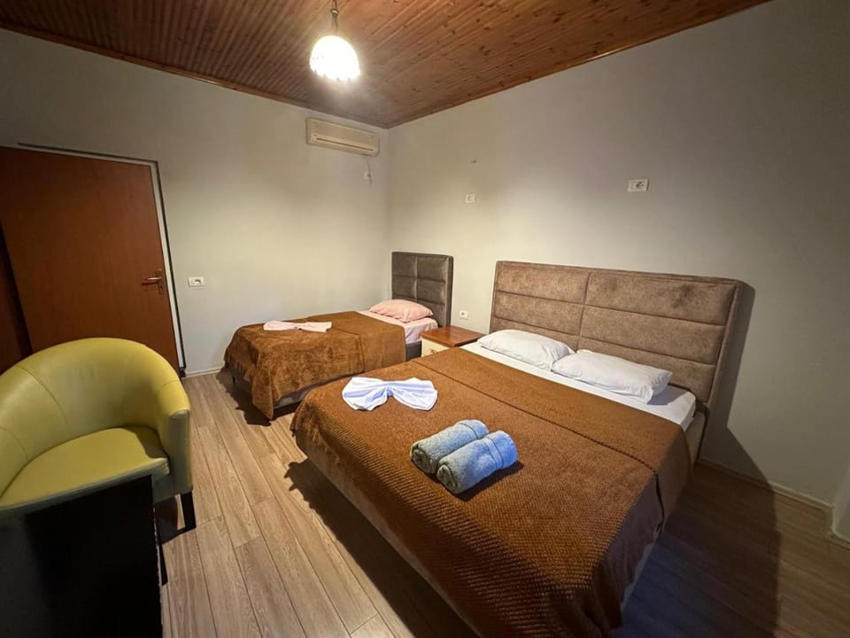 Bed, Photo of the whole room, Bedroom, towels