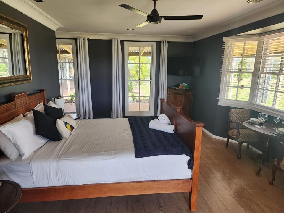Bed, Photo of the whole room, Bedroom, fireplace