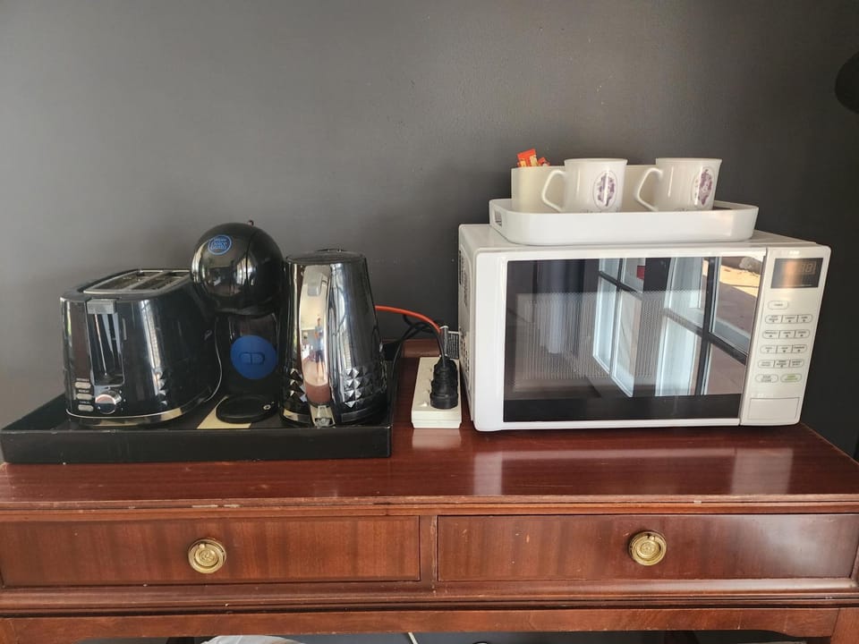 Coffee/tea facilities, minibar, toaster