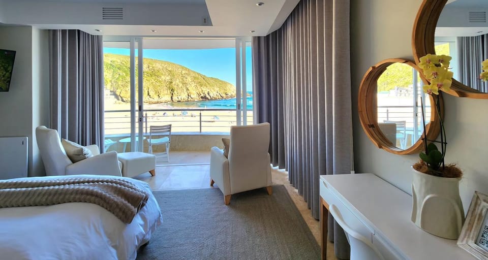 View (from property/room), Bedroom, Sea view, Sunrise, Sunset, furniture