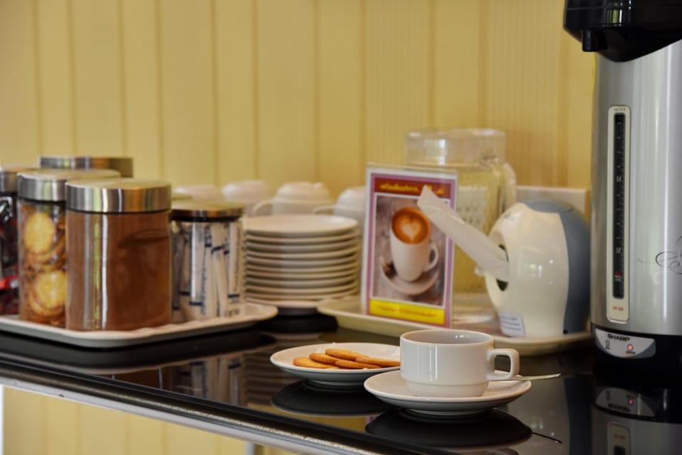 Coffee/tea facilities, Food and drinks, Food, Breakfast