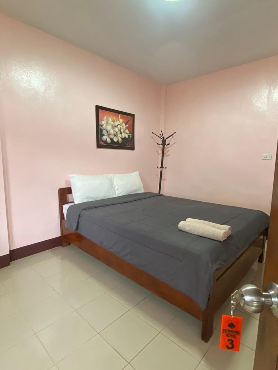 โพธิ์ทองริมทุ่ง Pothong Rimtung Hotel Bed and Breakfast in Thailand