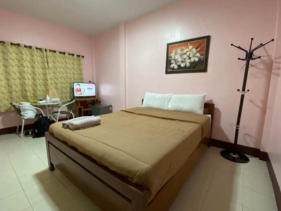 โพธิ์ทองริมทุ่ง Pothong Rimtung Hotel Bed and Breakfast in Thailand