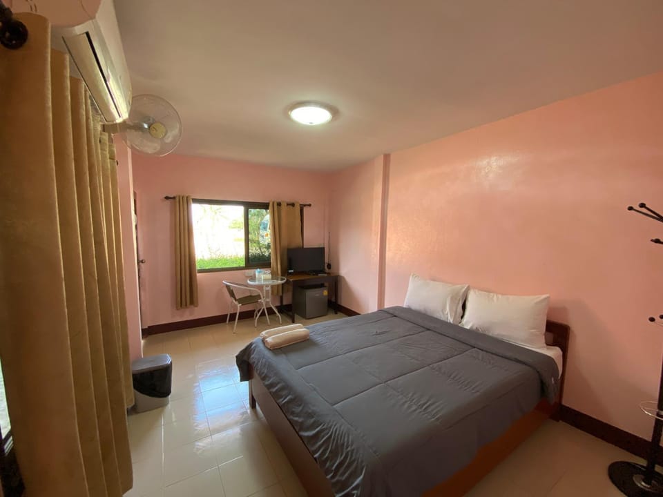 โพธิ์ทองริมทุ่ง Pothong Rimtung Hotel Bed and Breakfast in Thailand