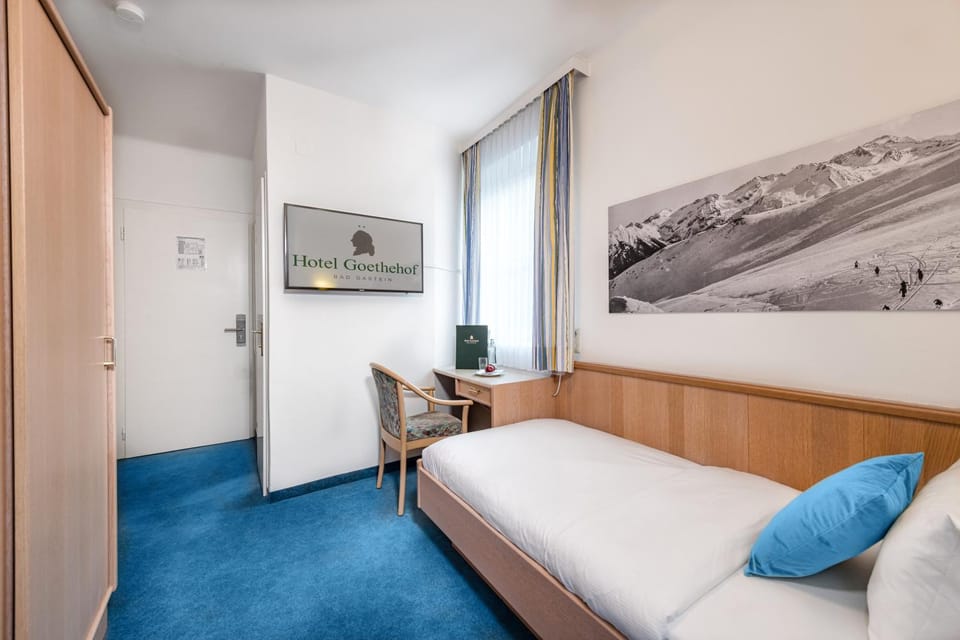 Photo of the whole room, Seating area, Bedroom