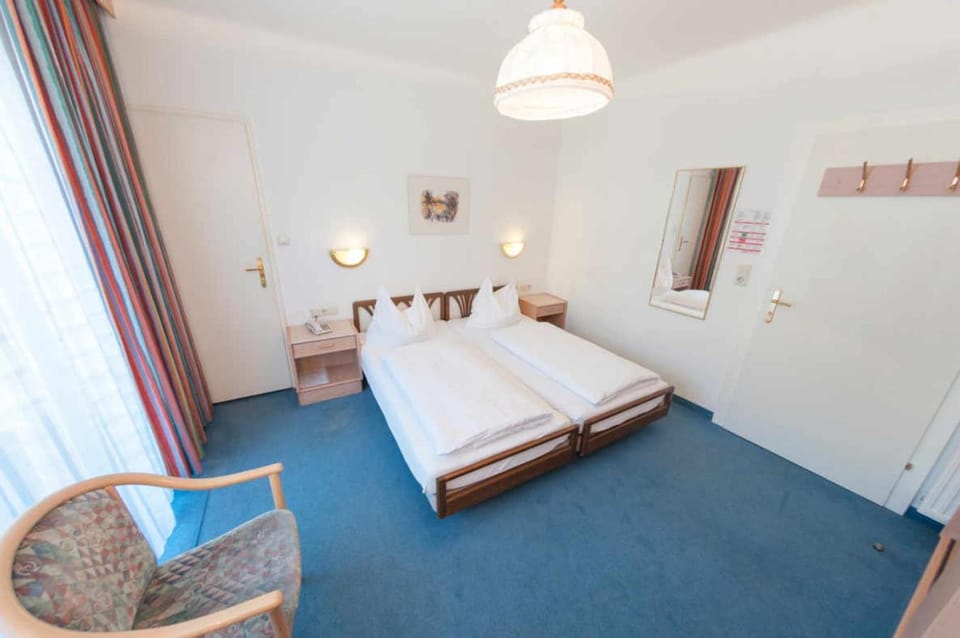 Photo of the whole room, Decorative detail, Mountain view