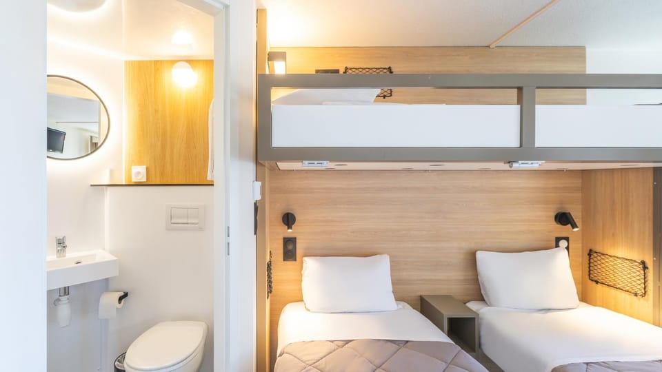 Photo of the whole room, Bedroom, bunk bed