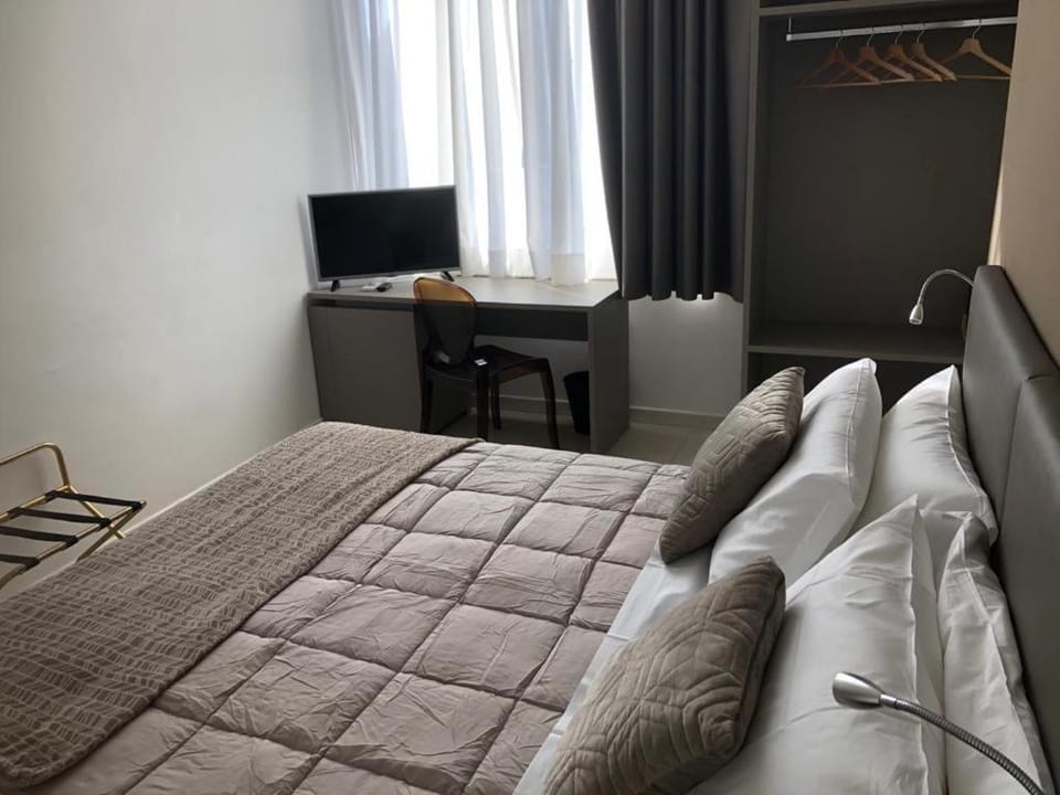 Communal lounge/ TV room, Bed, Photo of the whole room