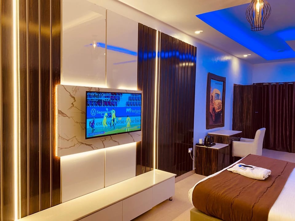 Bed, TV and multimedia, Photo of the whole room, Evening entertainment, Bedroom