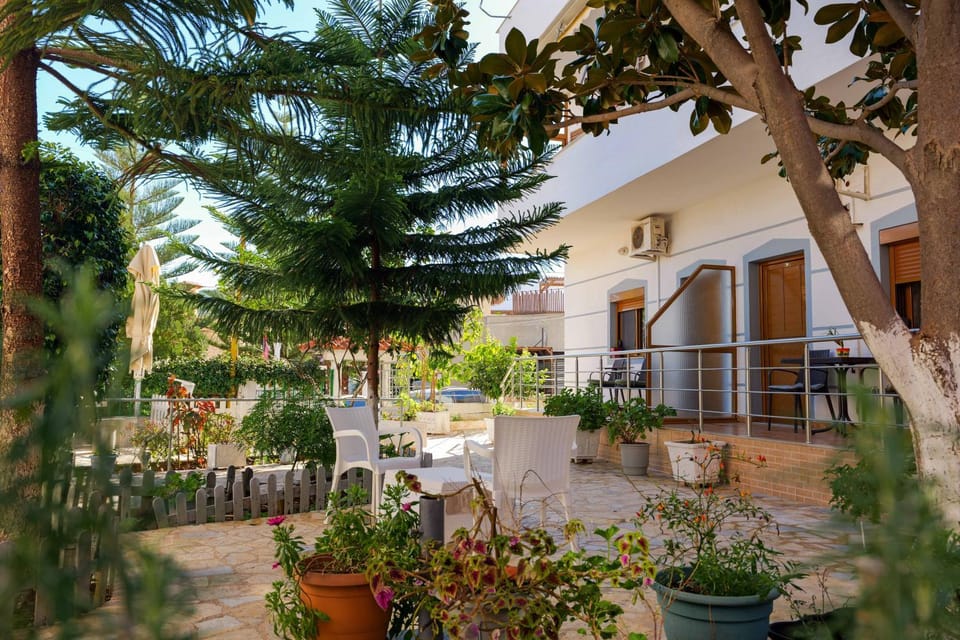 Property building, Day, Garden, Garden view