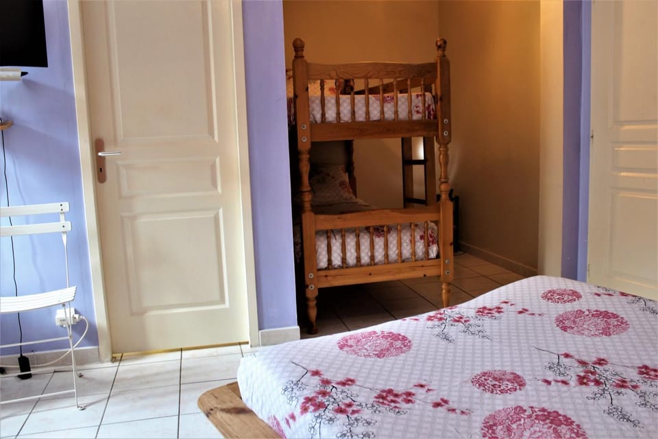 Photo of the whole room, bunk bed