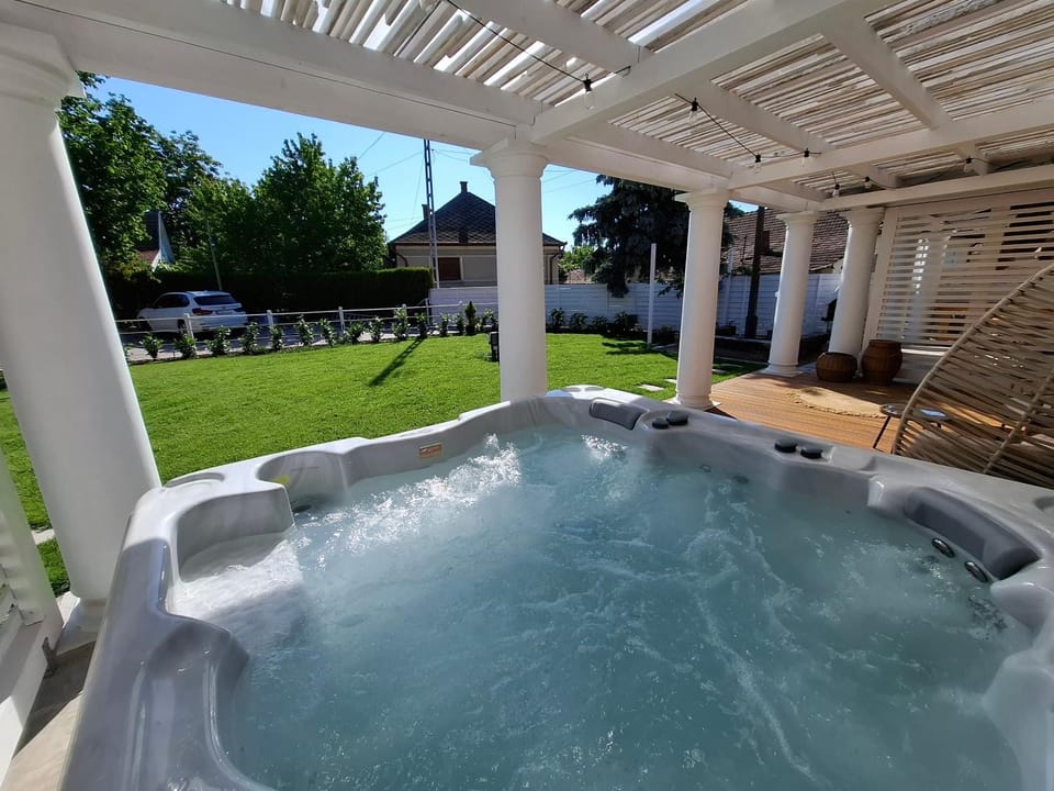 Hot Tub, Garden view