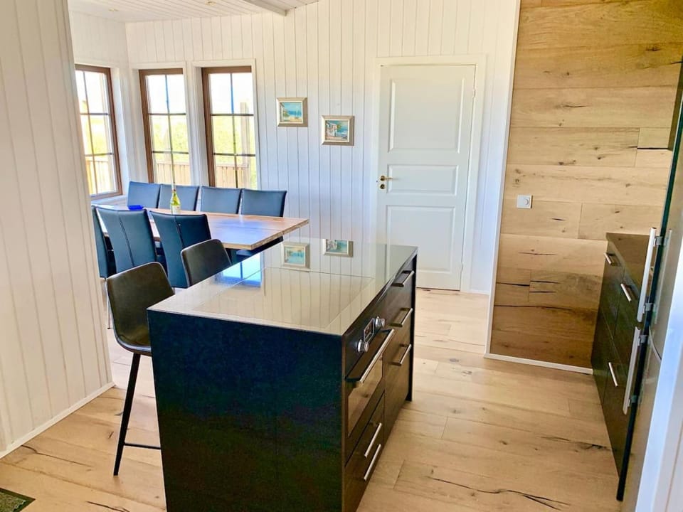 Kitchen or kitchenette, Dining area, Garden view, Mountain view