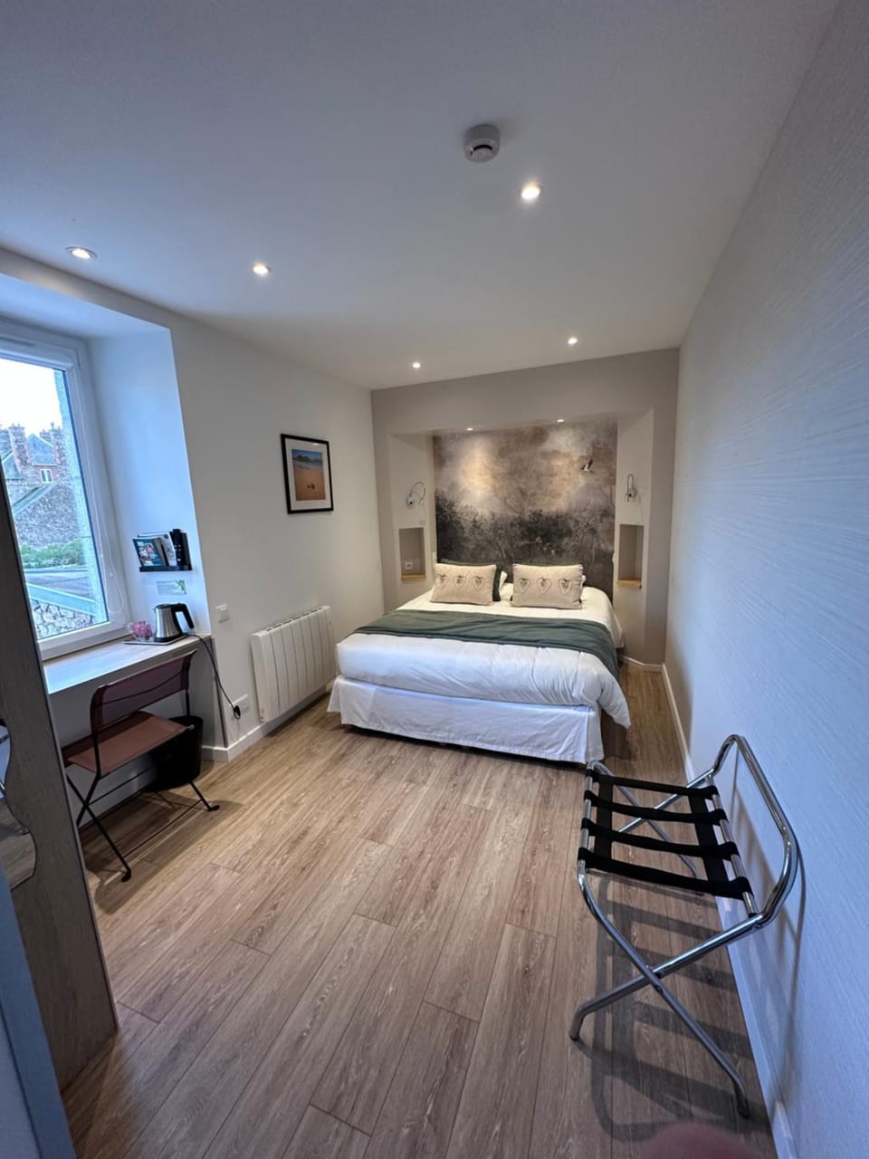 Photo of the whole room, Seating area, Bedroom