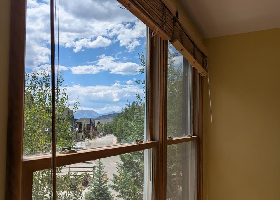 Day, View (from property/room), Mountain view