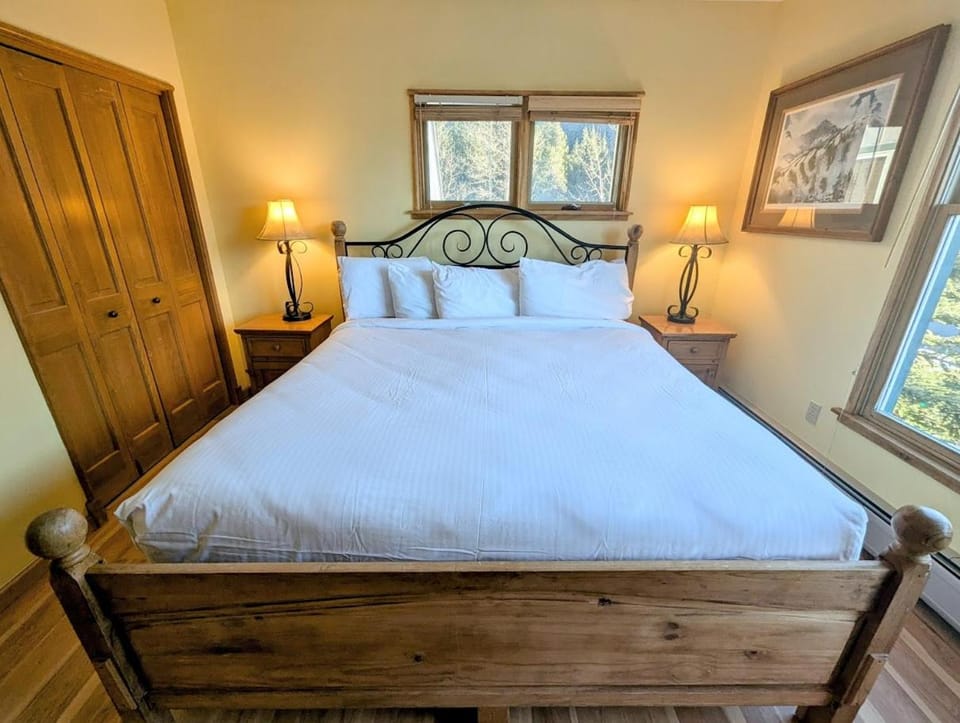 Black Bear 8035 by SummitCove Lodging in Colorado House in Keystone