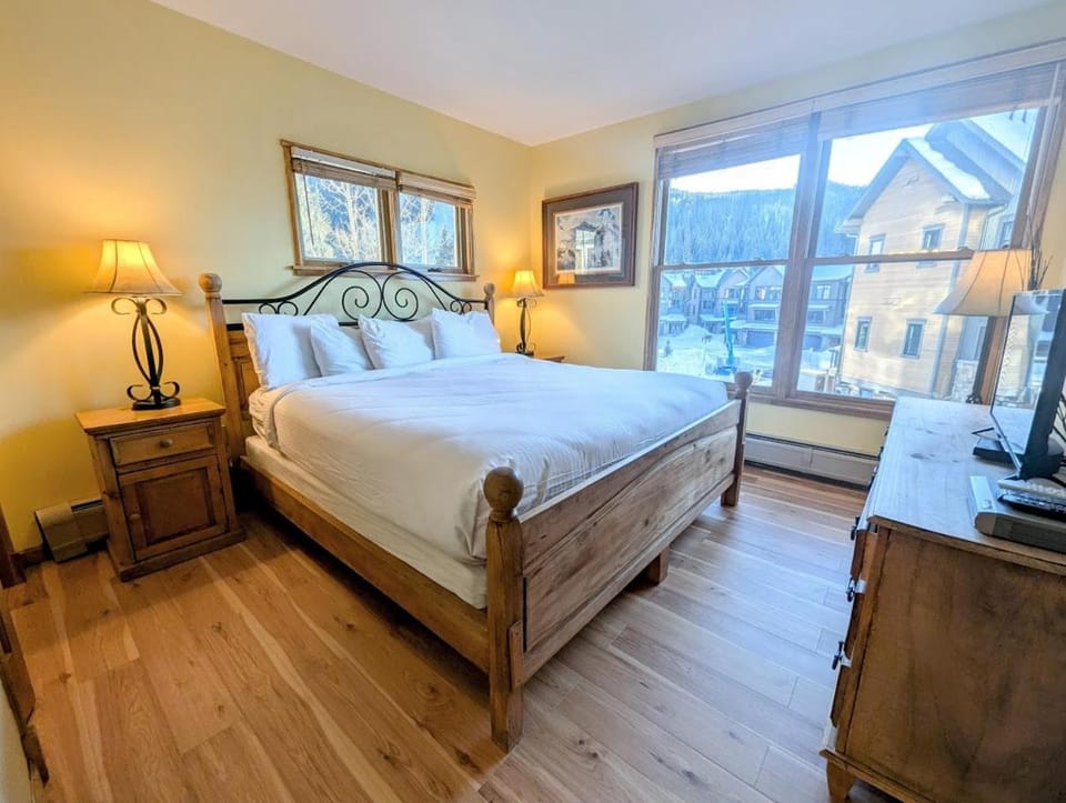 Black Bear 8035 by SummitCove Lodging in Colorado House in Keystone