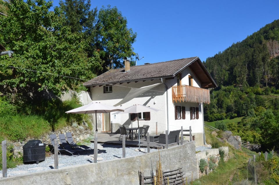 Ferienhaus Stilfser Häuschen Traumlage Ortlerblick privates Refugium privater Gartenbereich House in Trentino-South Tyrol