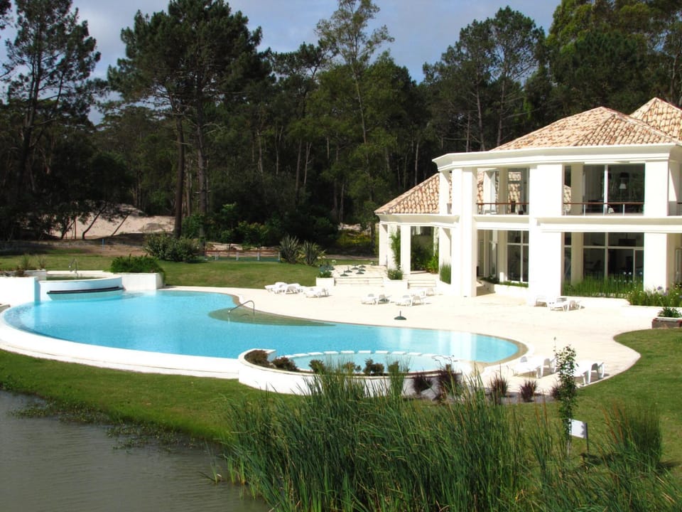 Property building, Day, Swimming pool