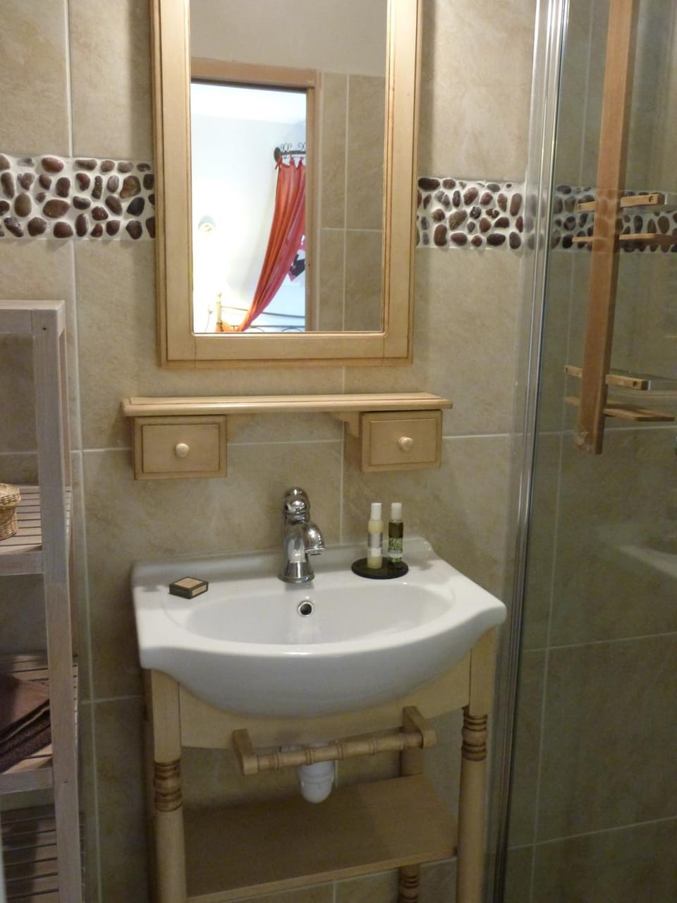 Bathroom, Decorative detail