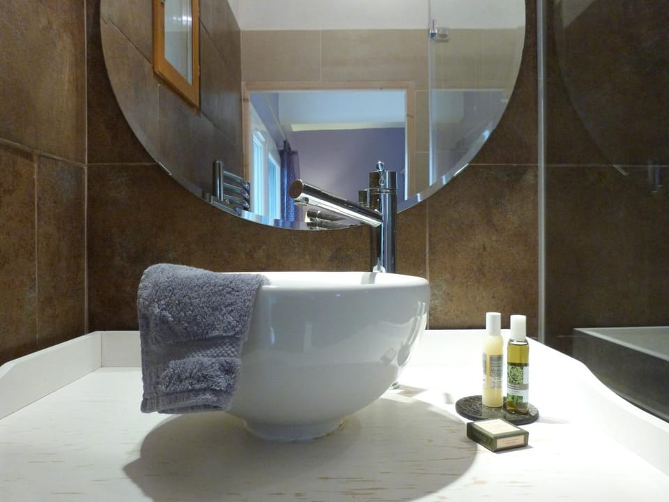 Bathroom, Decorative detail