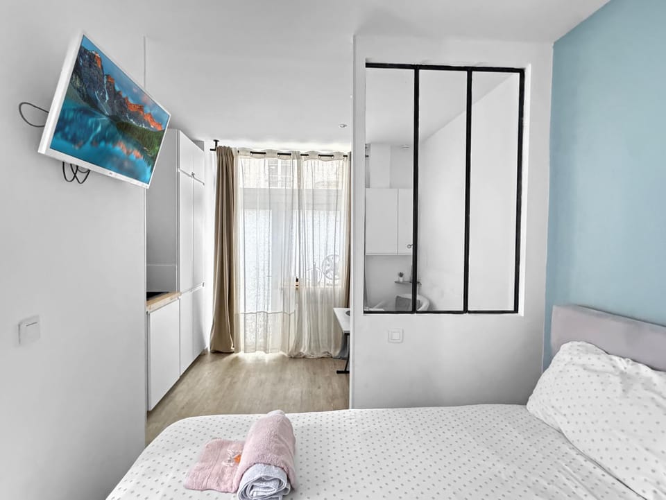 Studio 18m2 - 3 min à pied des Champs et metro Apartment in Paris