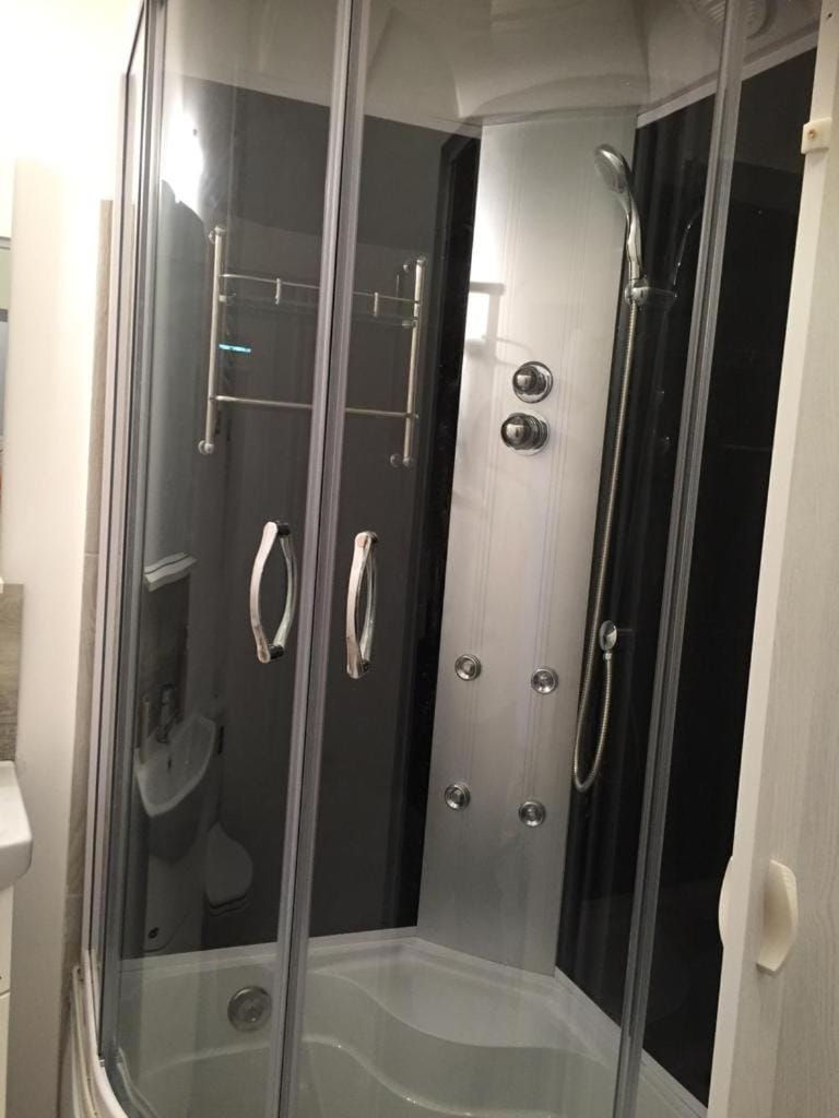 Shower, Hot Tub