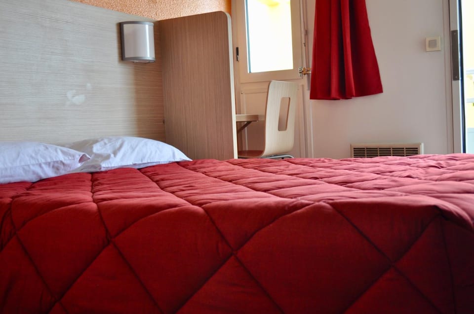 Bed, Photo of the whole room, Decorative detail
