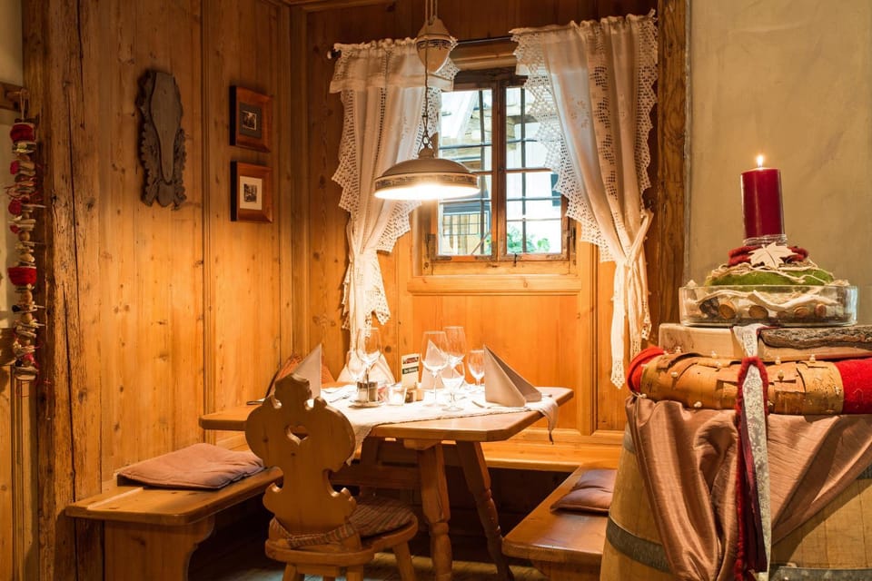 Restaurant/places to eat, Restaurant/places to eat