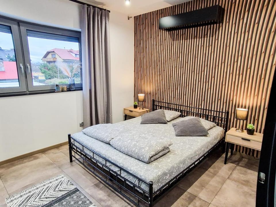 Bed, View (from property/room), Photo of the whole room, Decorative detail, Bedroom, City view, Area and facilities, locker, air conditioner