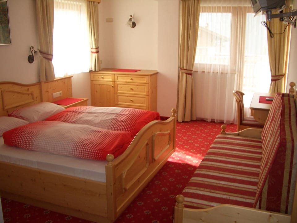 Day, Photo of the whole room