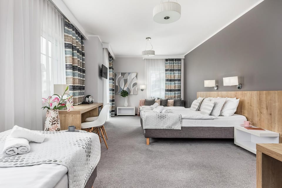 Bed, TV and multimedia, Photo of the whole room