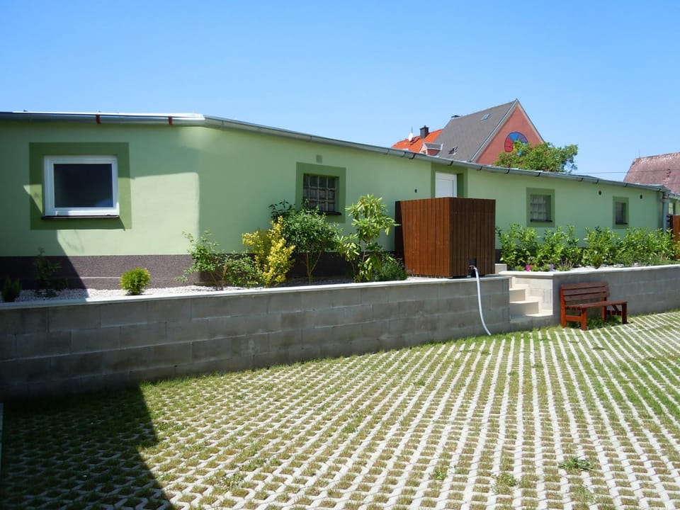 Facade/entrance, Off site