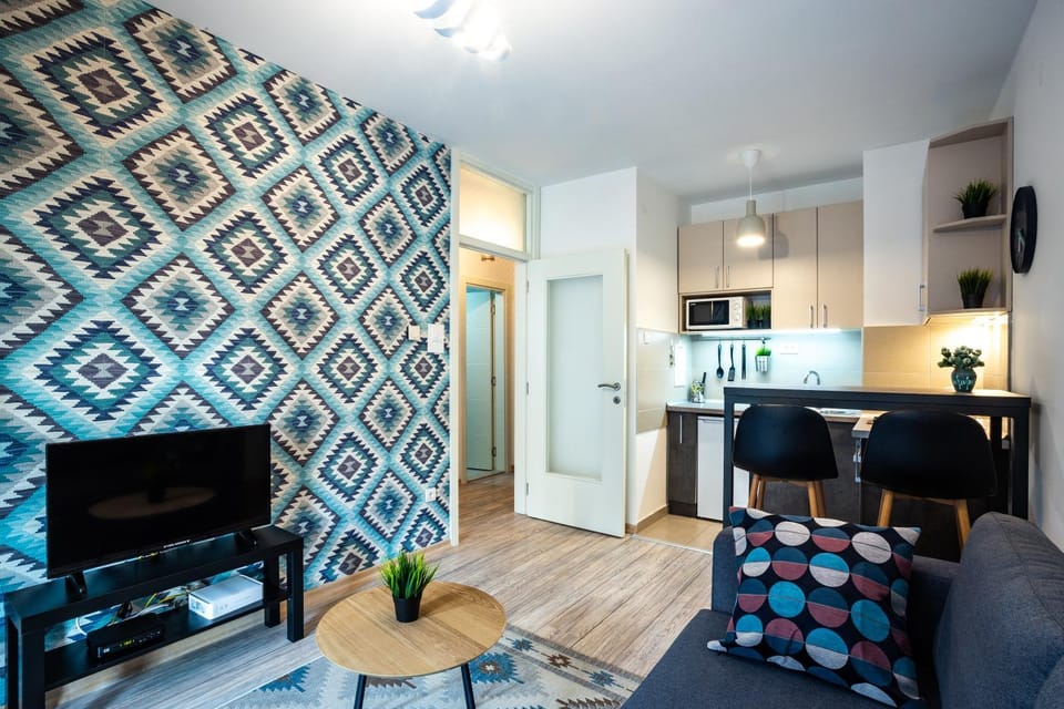 TV and multimedia, Living room, Seating area, Dining area