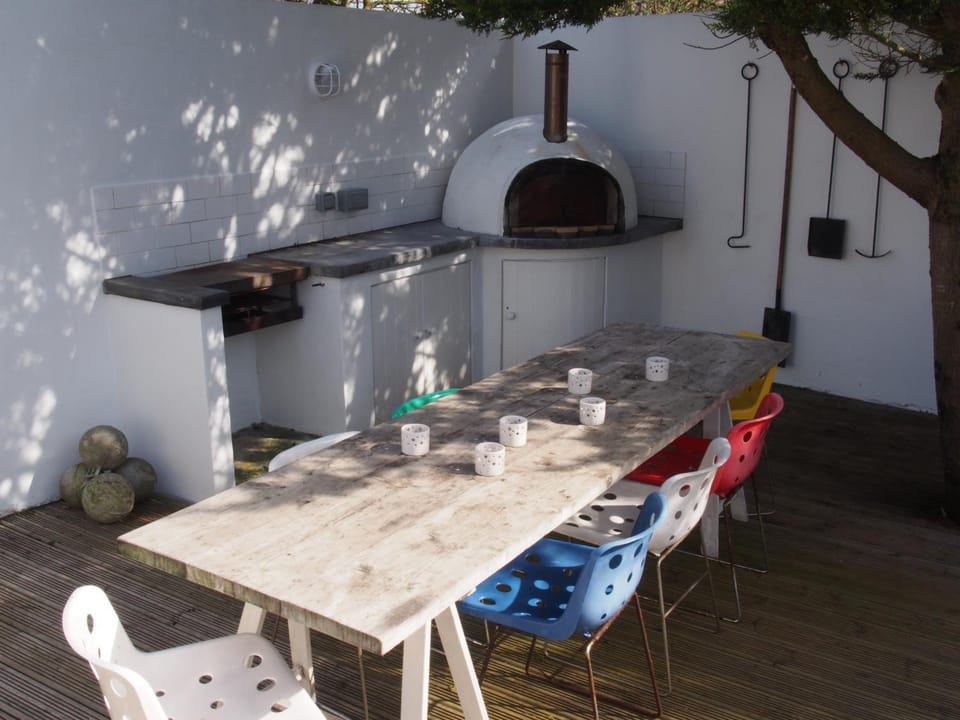 Beach Break - Top Designers Own Home Villa in England
