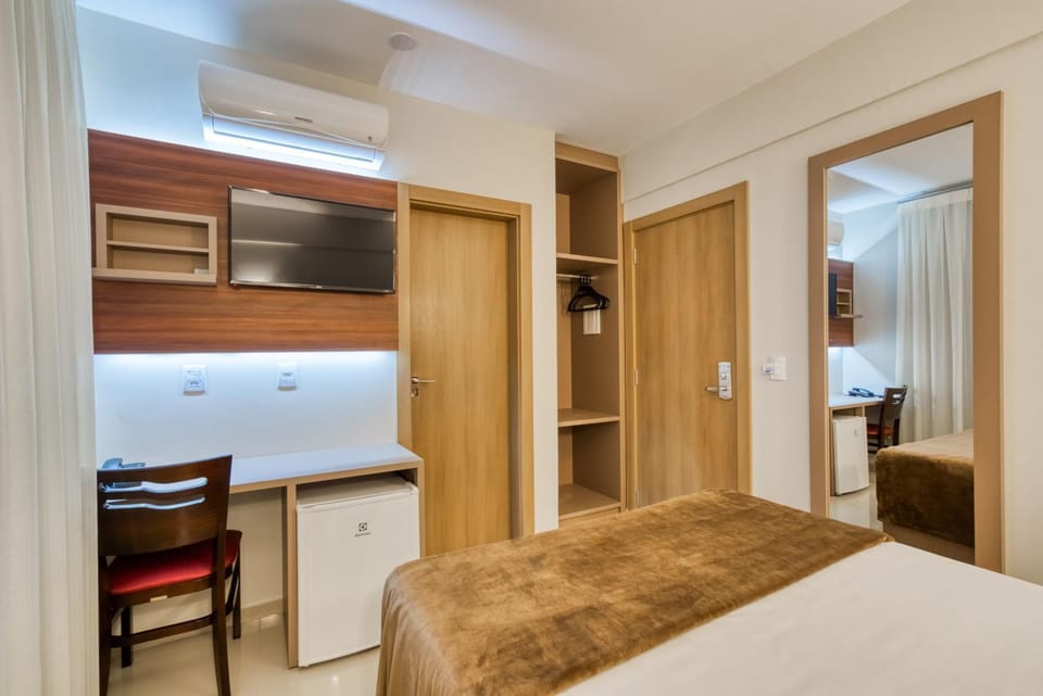 Bed, Photo of the whole room, Decorative detail, Bedroom